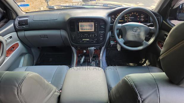 Toyota Land Cruiser HDJ 100 2000 Gray