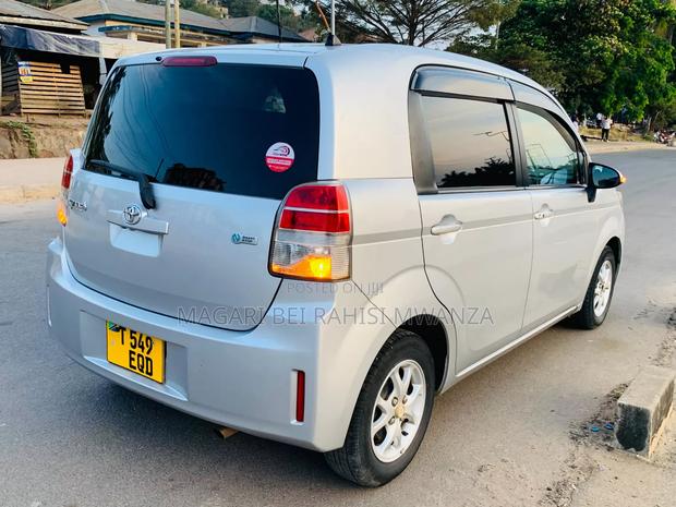 Toyota Spade 2014 Silver