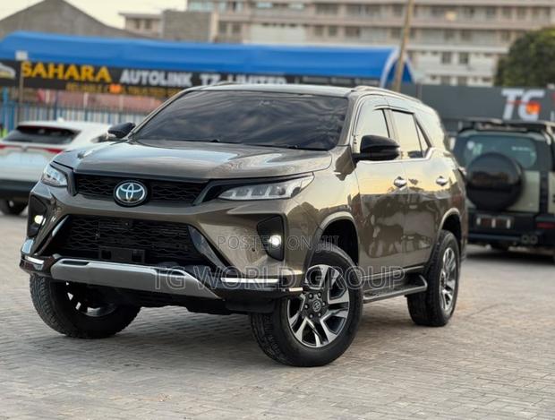 Toyota Fortuner 2.8 D AWD 2023 Beige
