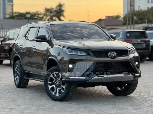 Toyota Fortuner 2.8 D AWD 2023 Beige