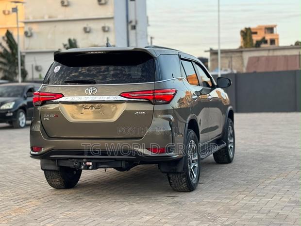 Toyota Fortuner 2.8 D AWD 2023 Beige