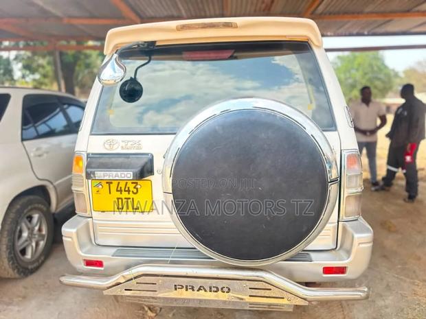 Toyota Land Cruiser Prado 2001 Beige