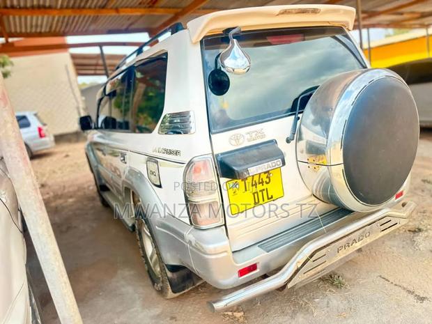 Toyota Land Cruiser Prado 2001 Beige