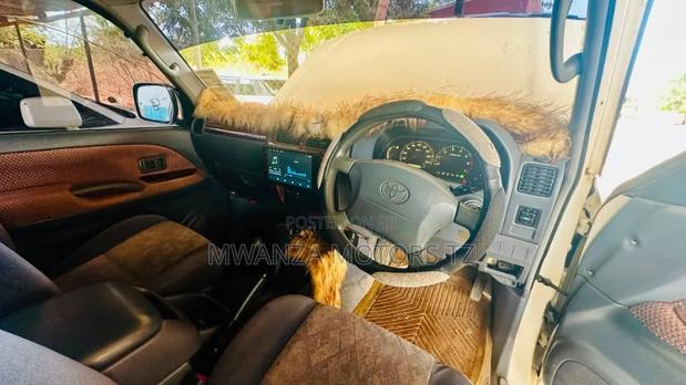 Toyota Land Cruiser Prado 2001 Beige