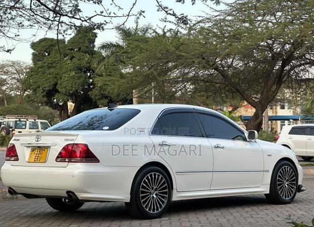 Toyota Crown 2007 White