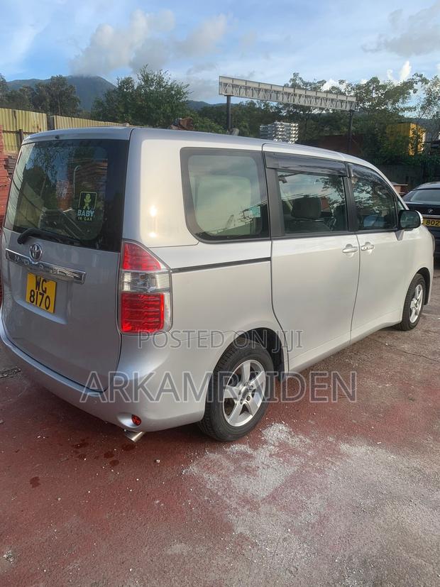 Toyota Noah 2008 Silver