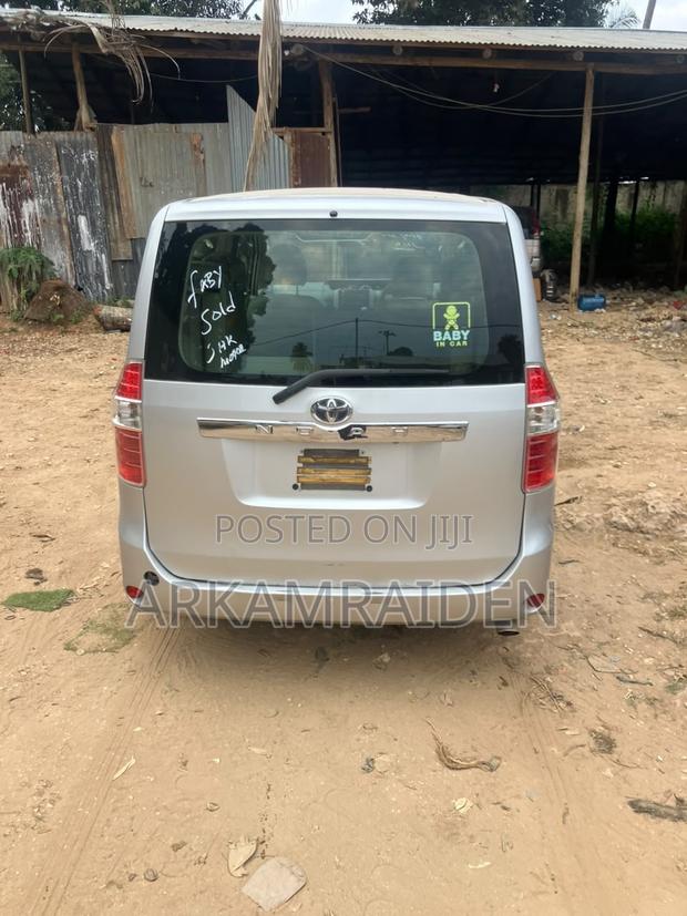 Toyota Noah 2009 Gray