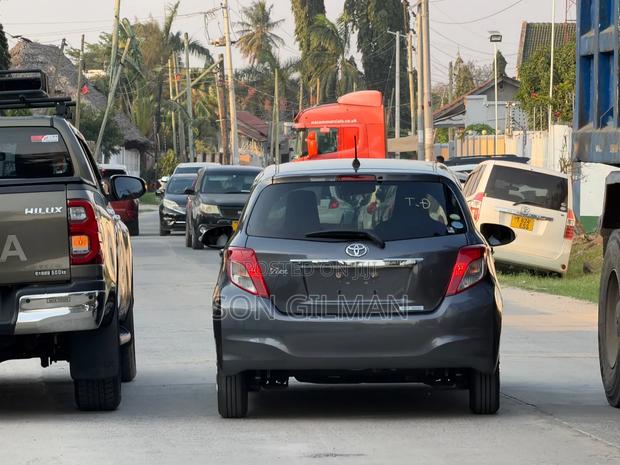Toyota Vitz 2011 Gray