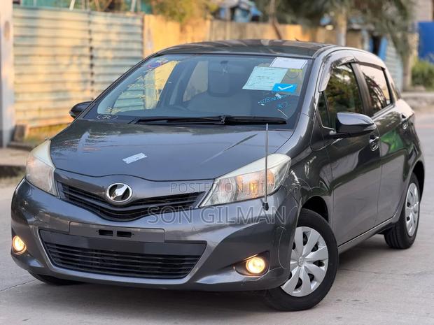 Toyota Vitz 2011 Gray