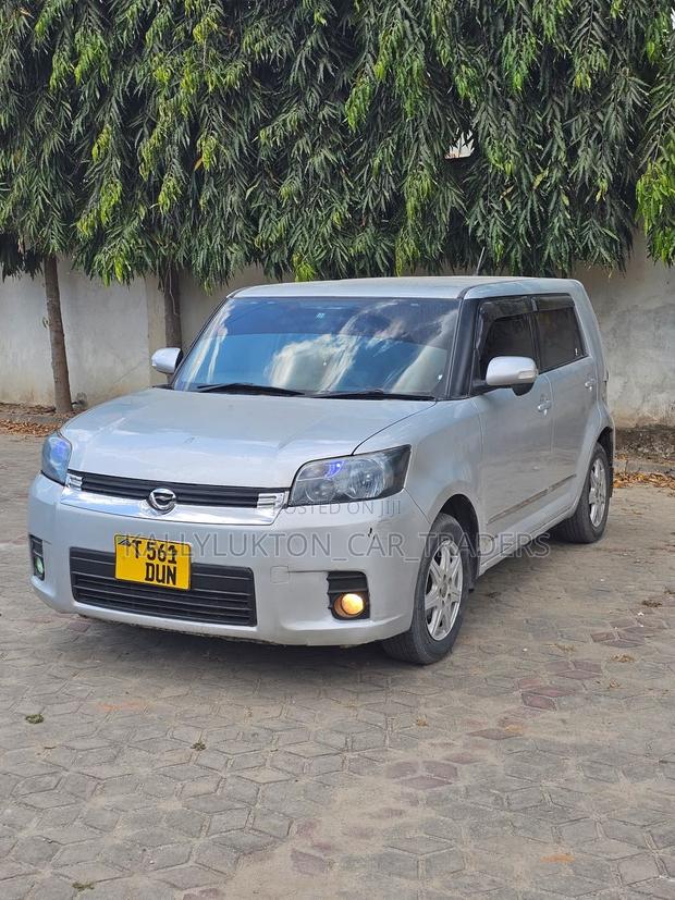 Toyota Corolla Rumion 2010 Silver