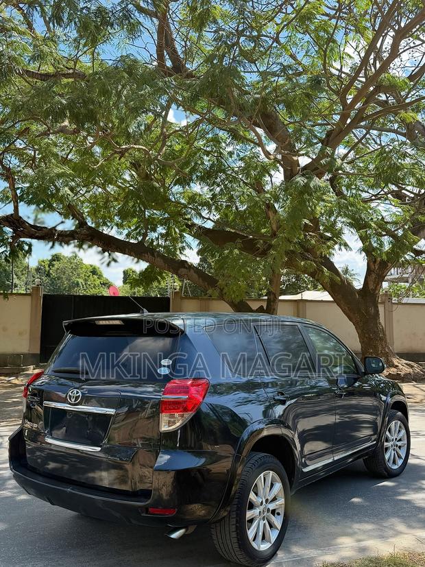 Toyota Vanguard 2010 Black