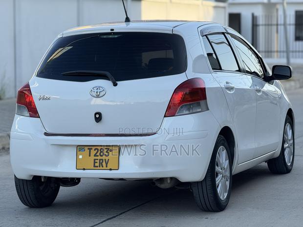 Toyota Vitz 2009 White
