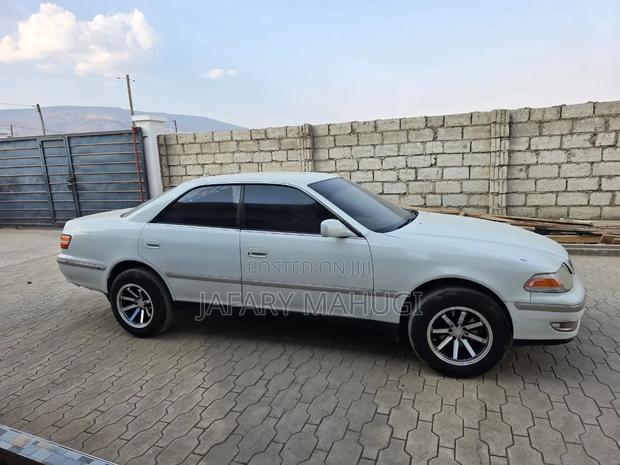 Toyota Cresta 1990 White