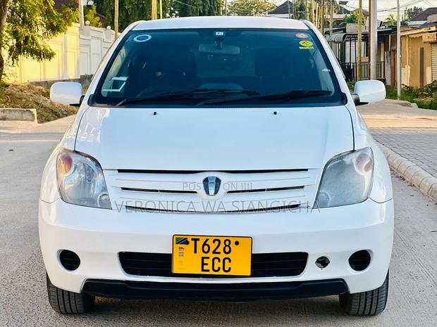 Toyota IST 2004 White