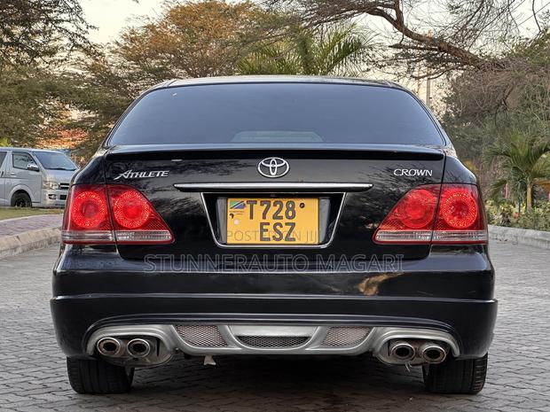 Toyota Crown Royale 2005 Black