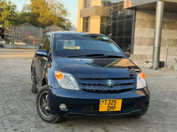 Toyota IST 2003 Blue