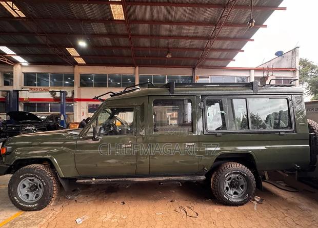 Toyota Land Cruiser 2011 Green