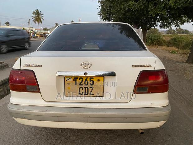 Toyota Corolla 2000 White
