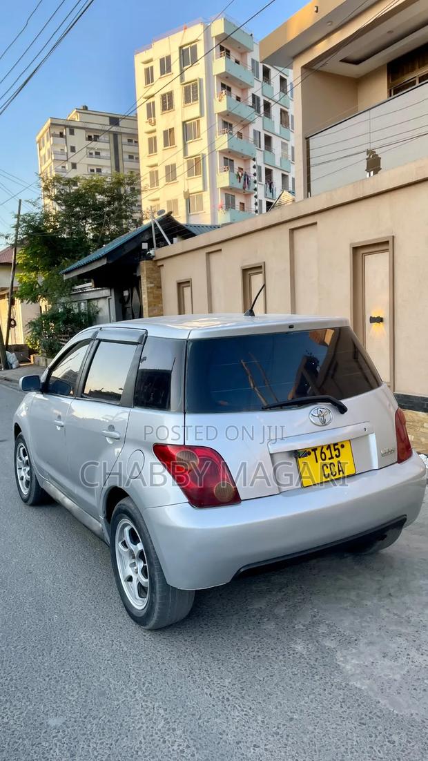 Toyota IST 2004 Silver