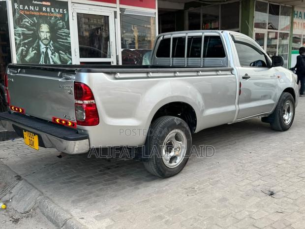 Toyota Hilux 2011 Silver