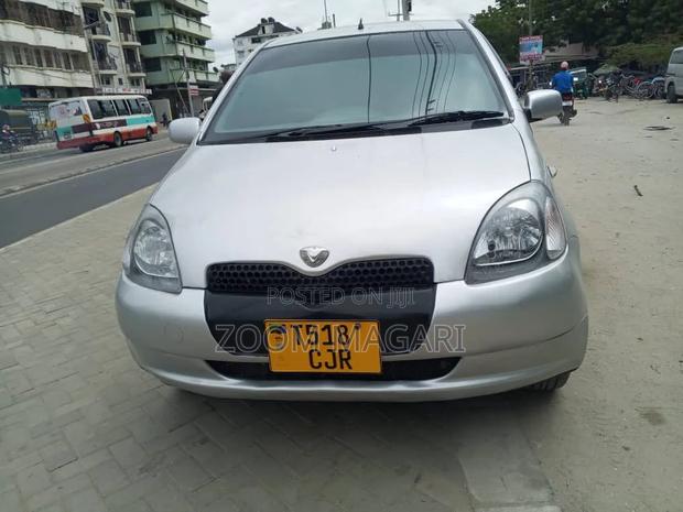 Toyota Vitz 2002 Pink