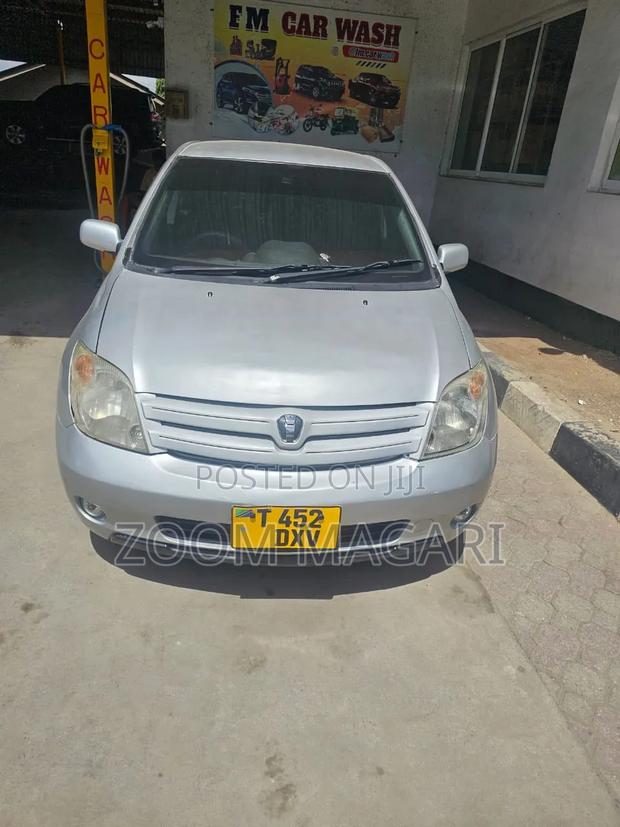 Toyota IST 2005 Silver