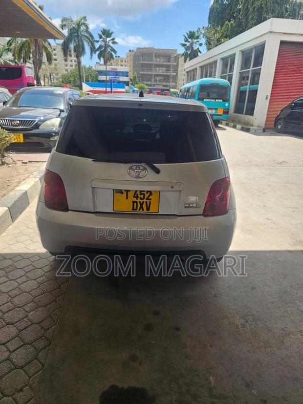 Toyota IST 2005 Silver