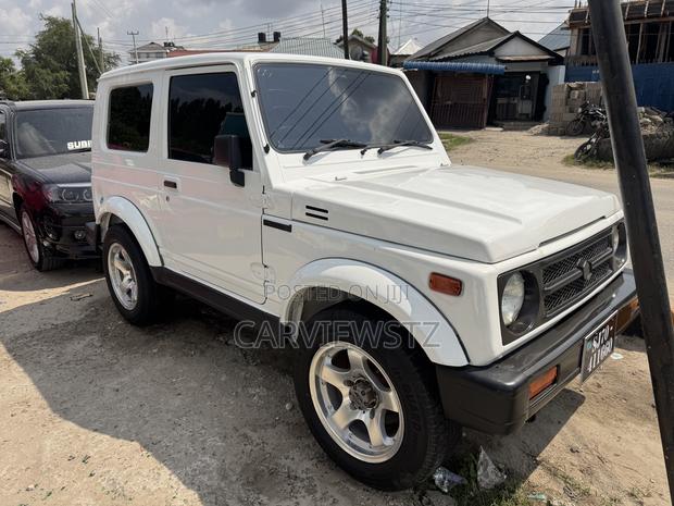 Suzuki Samurai 1993 White