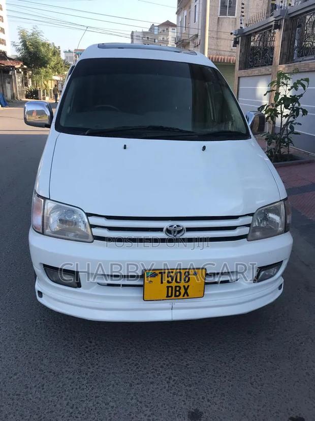Toyota Noah 2001 Pearl