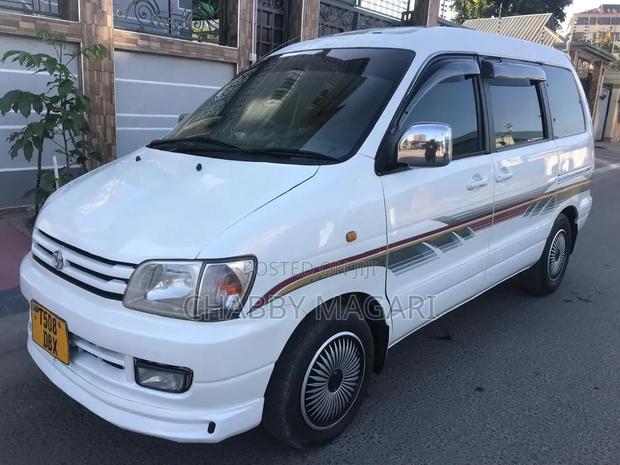 Toyota Noah 2001 Pearl
