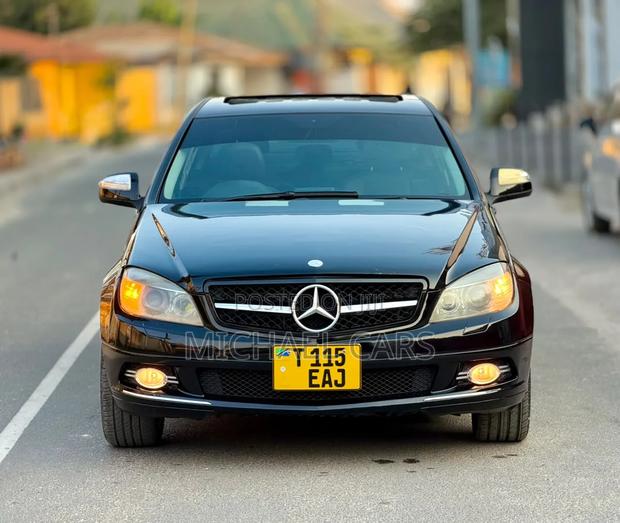 Mercedes-Benz C200 2010 Black