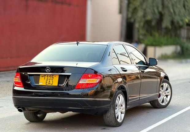 Mercedes-Benz C200 2010 Black