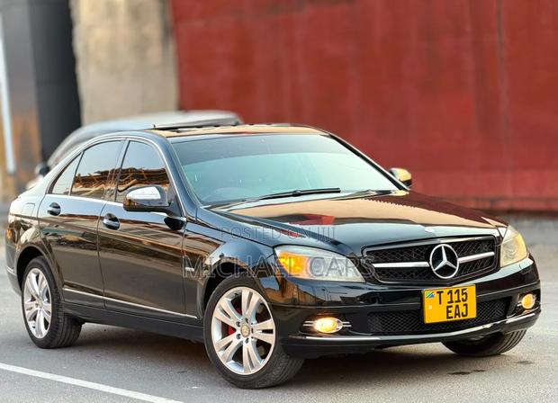 Mercedes-Benz C200 2010 Black