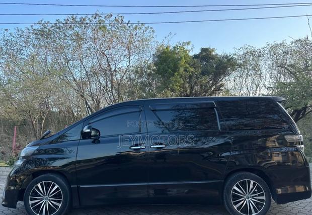 Toyota Vellfire 2010 Black