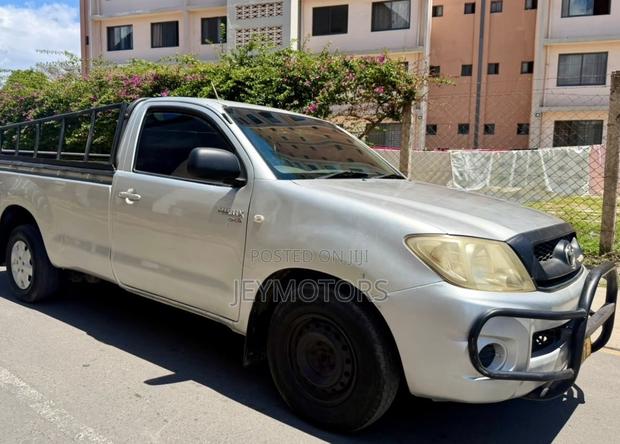 Toyota Hilux 2009 Silver