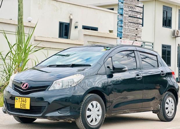 Toyota Vitz 2011 Black