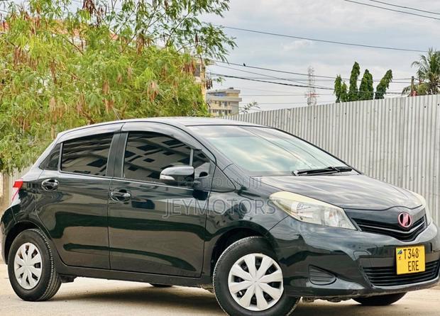 Toyota Vitz 2011 Black