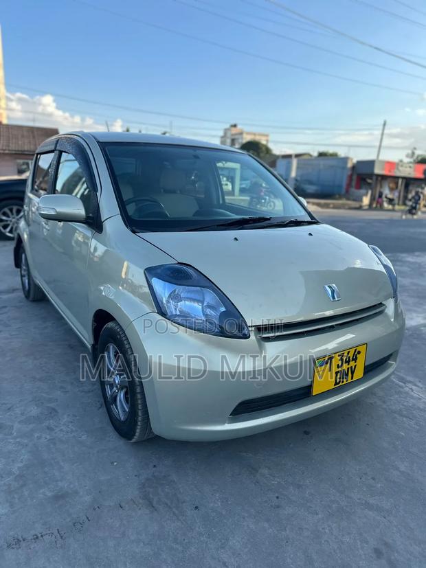 Toyota Passo 2004 Silver