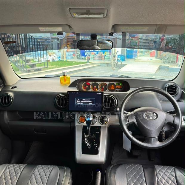 Toyota Corolla Rumion 2010 Black