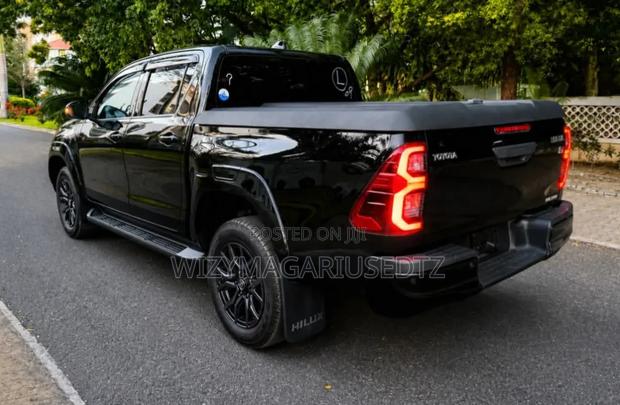 Toyota Hilux 2022 Burgundy