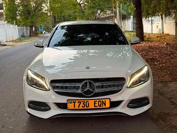 Mercedes-Benz C-Class 2015 Off white