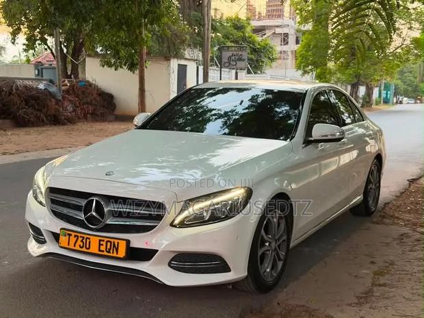 Mercedes-Benz C-Class 2015 Off white