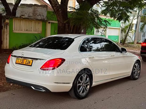 Mercedes-Benz C-Class 2015 Off white