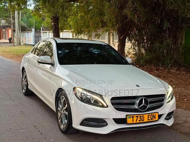 Mercedes-Benz C-Class 2015 Off white