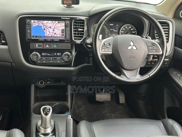 Mitsubishi Outlander 2013 White