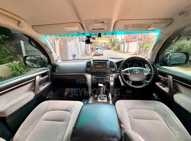 Toyota Land Cruiser 2010 Black