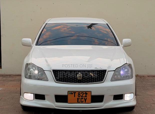 Toyota Crown 2006 White