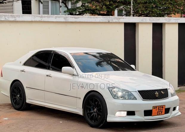 Toyota Crown 2006 White