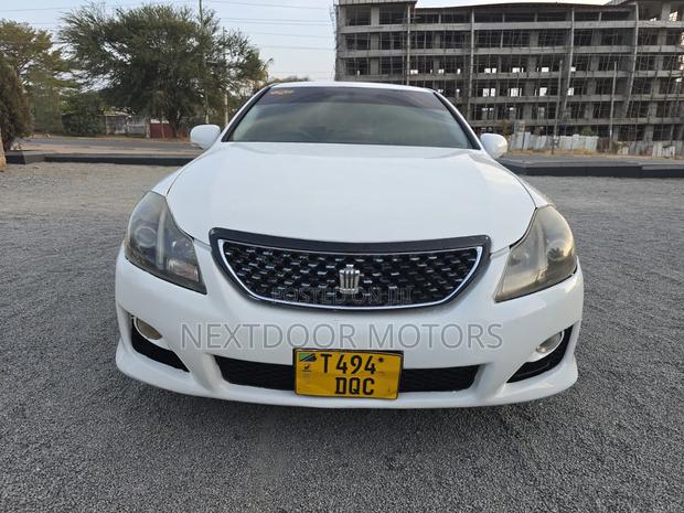 Toyota Crown 2009 White