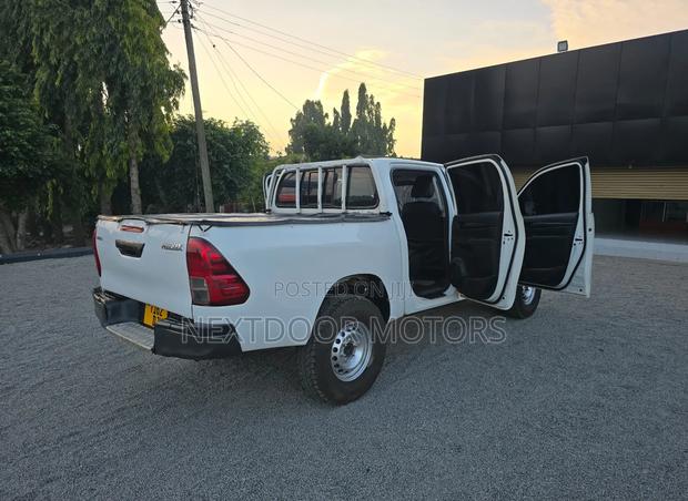 Toyota Hilux 2016 White